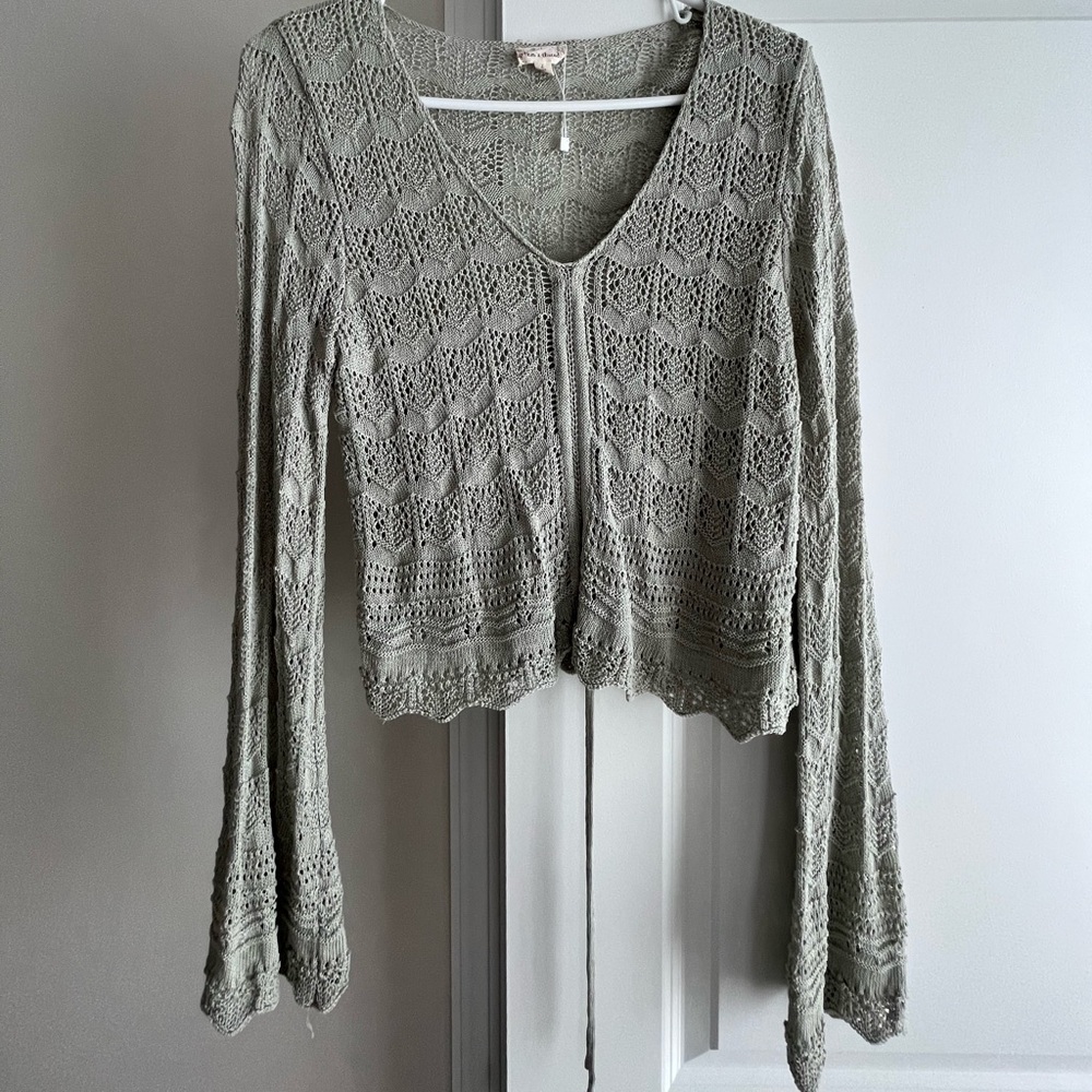 Hem and Thred top size Large. Good condition. Smoke free pet free home